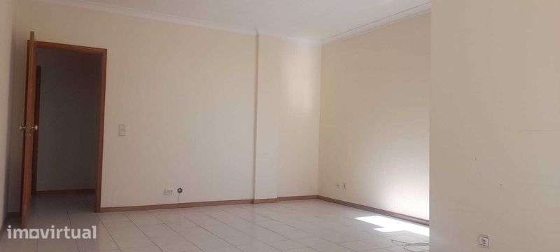 Apartamento T2 à venda na Vereda 2 à Rua dos 4 Caminhos - Grande imagem: 3/7