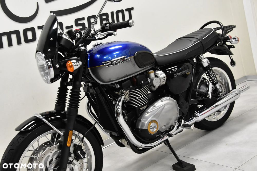 Triumph Bonneville - 10