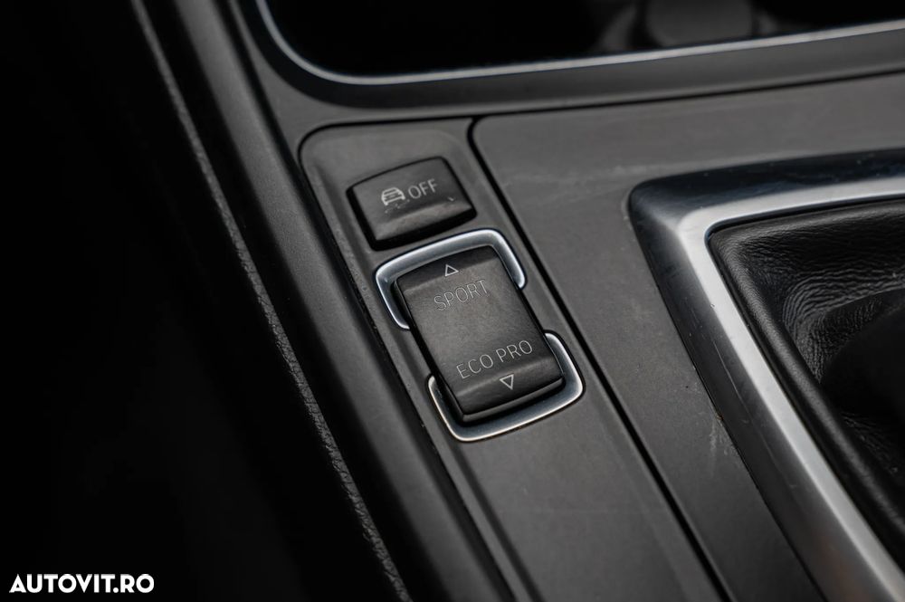 BMW Seria 3 325d Aut. Sport Line - 31