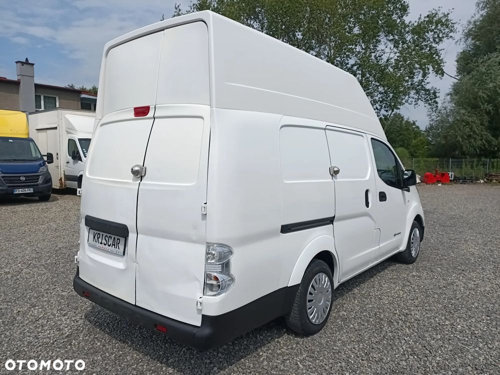 Nissan ENV 200 Maxi - 9