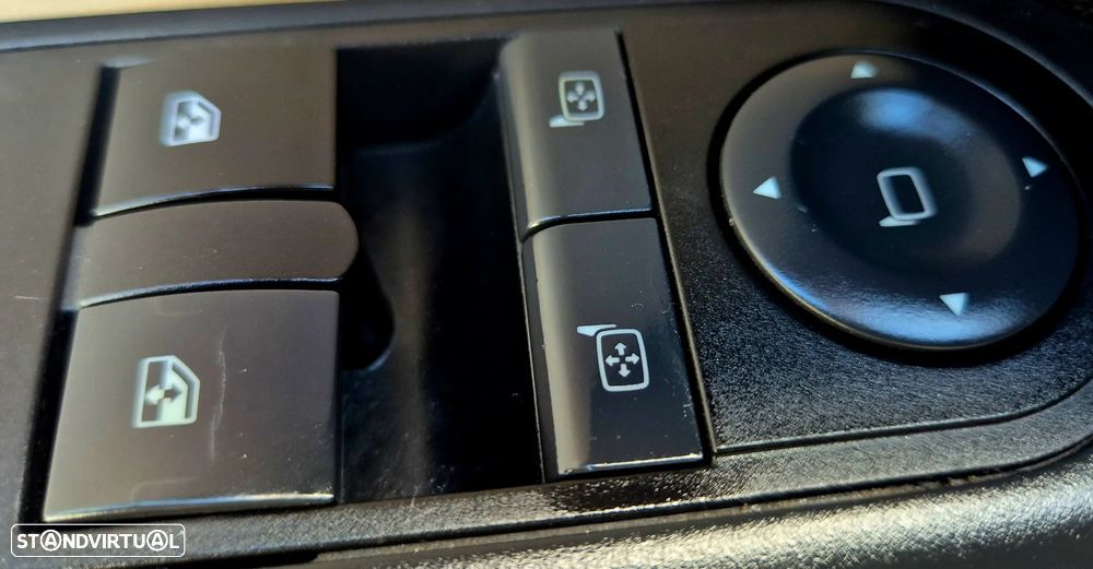 Opel Astra GTC 1.9 CDTI DPF Sport - 38