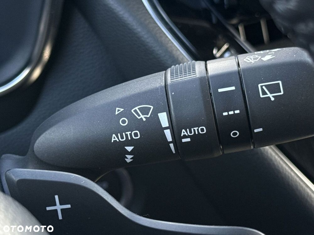 Toyota Corolla 2.0 Hybrid Comfort - 19