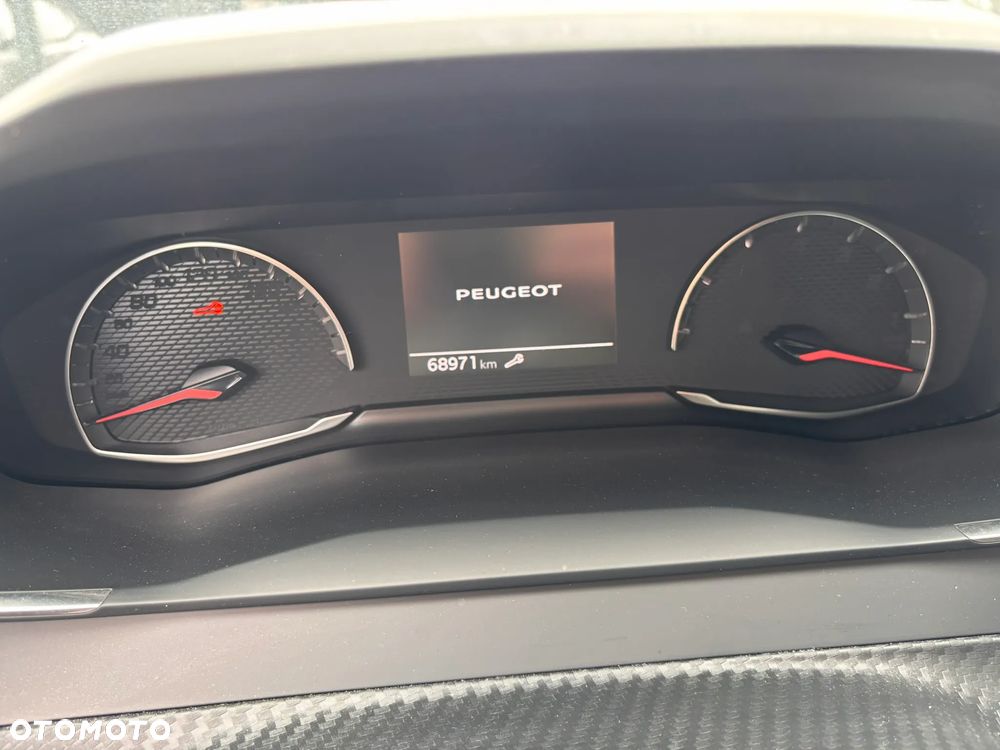 Peugeot 208 - 15