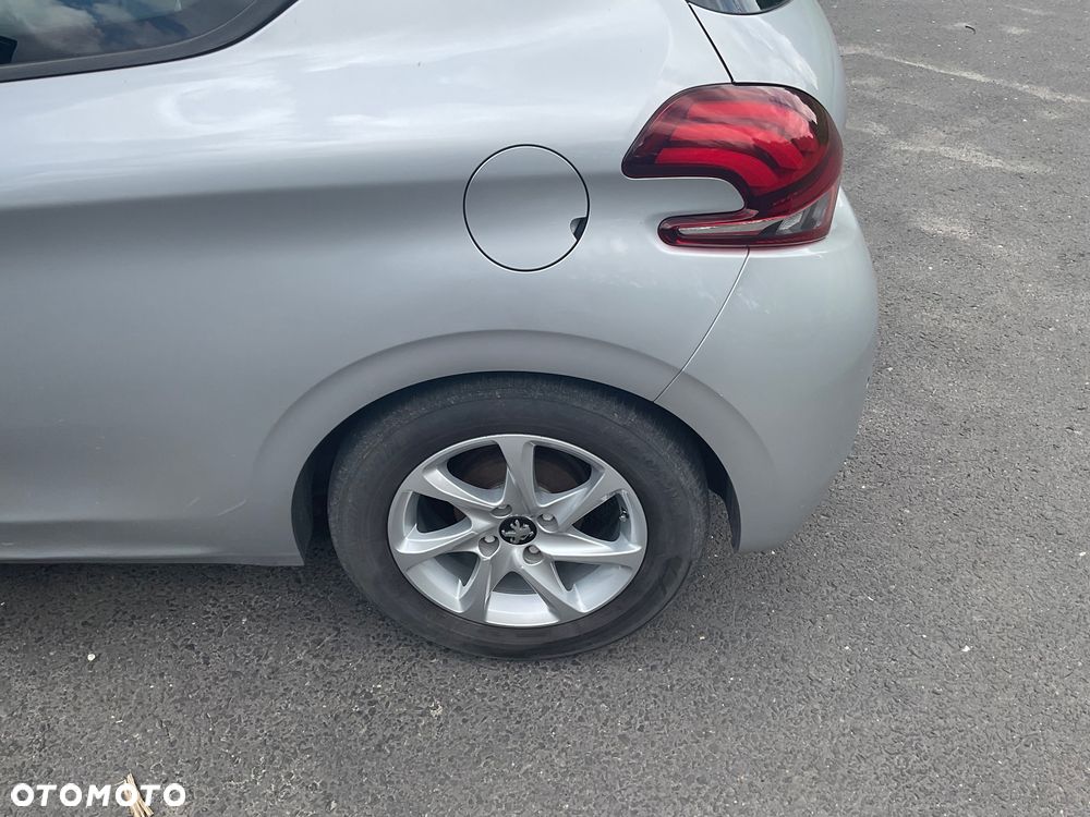 Peugeot 208 - 10