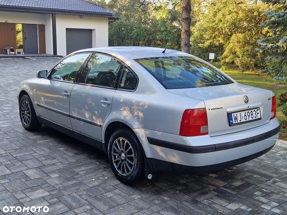 Volkswagen Passat - 4