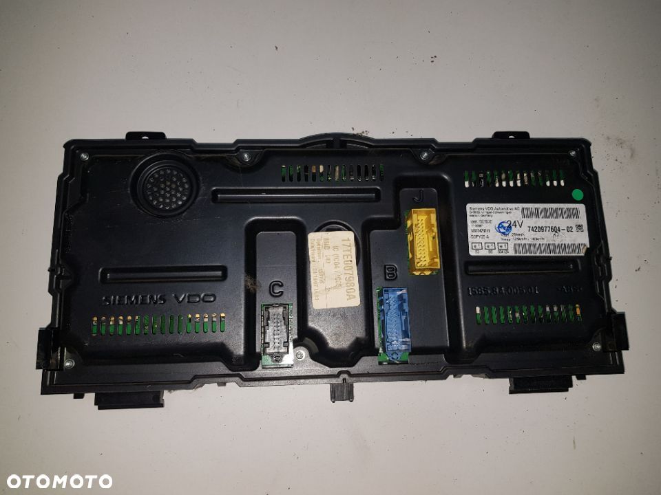 LICZNIK ZEGAR RENAULT MAGNUM DXI 7420977604-02 - 2