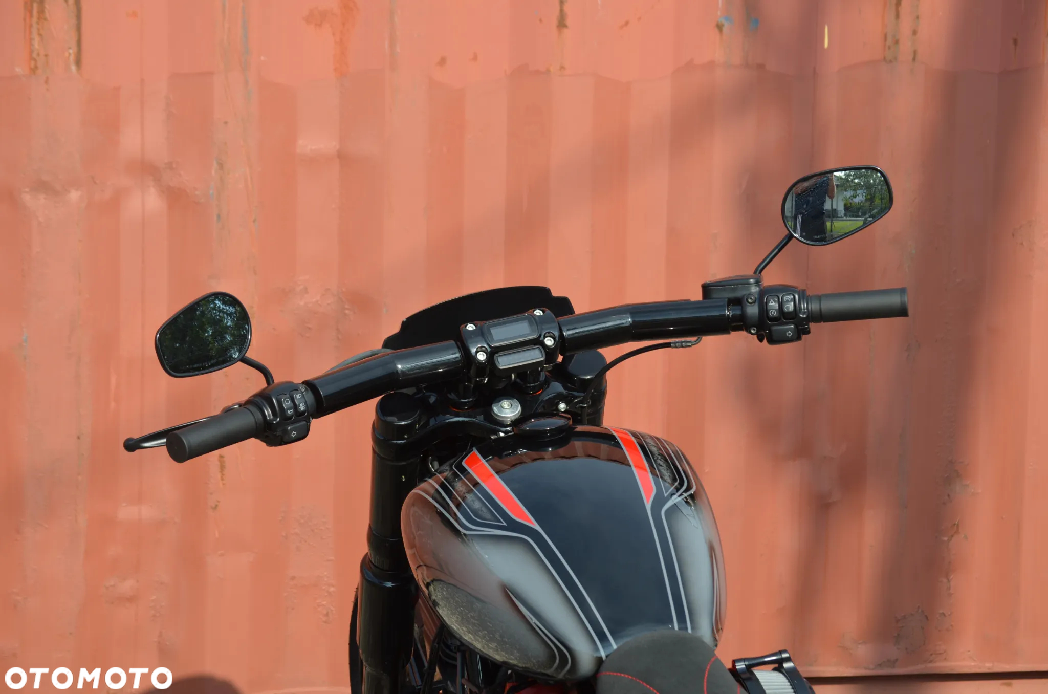 Harley-Davidson Softail Breakout - 41