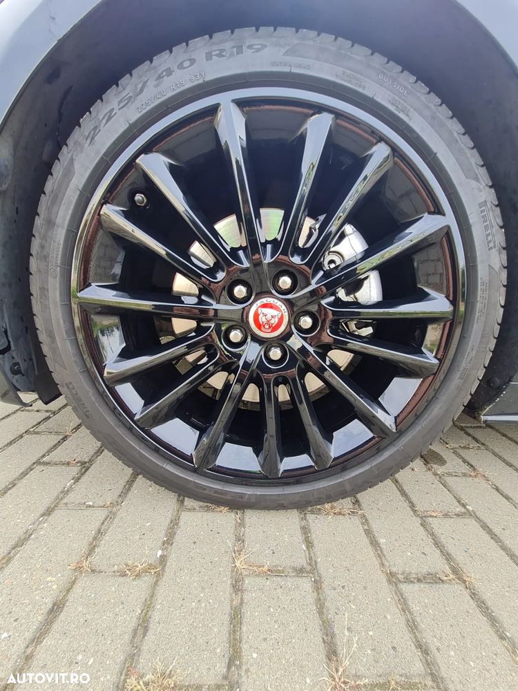 Jaguar XE 2.0 R-Sport - 21