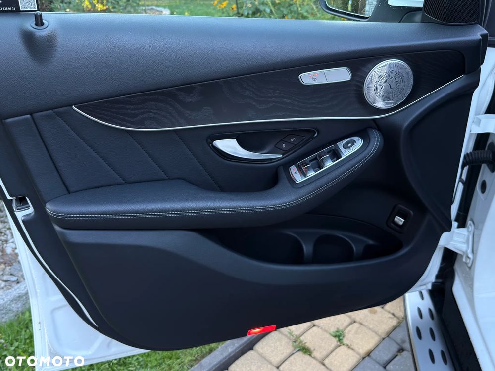 Mercedes-Benz GLC 250 4Matic 9G-TRONIC AMG Line - 27