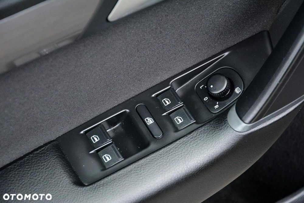 Volkswagen Passat - 34