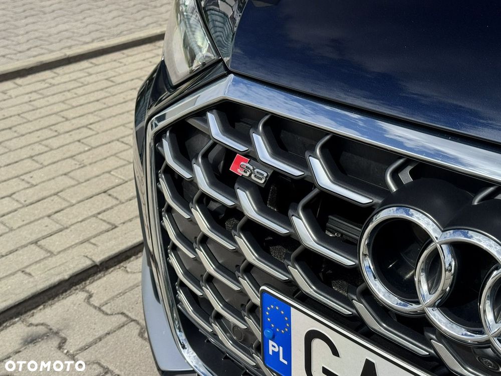 Audi S8 - 11