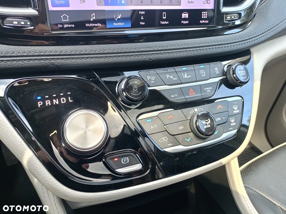 Chrysler Pacifica - 11
