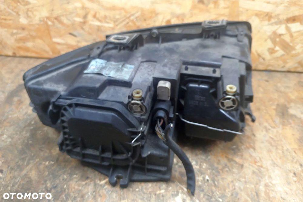 lampa przód lewa Valeo reflektor do Audi A4 B6 00- przednia reflektor - 3