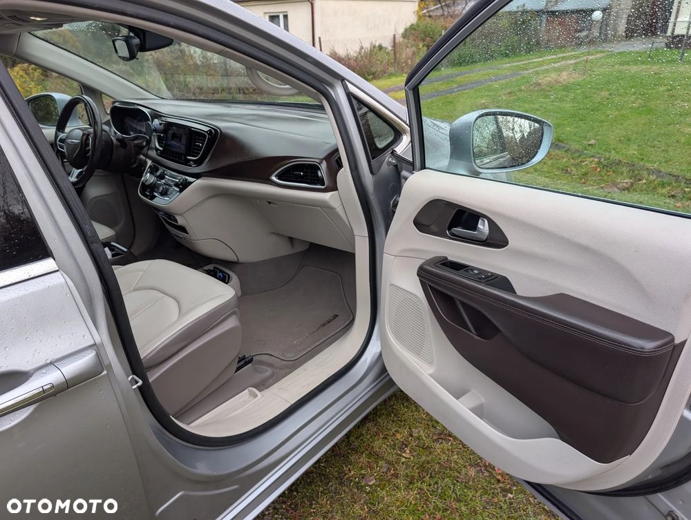 Chrysler Pacifica - 10