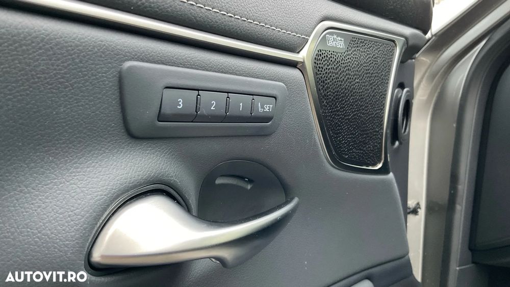 Lexus Seria ES 300h 2.5 TNGA HV 25H- 4X2 CVT Luxury - 23