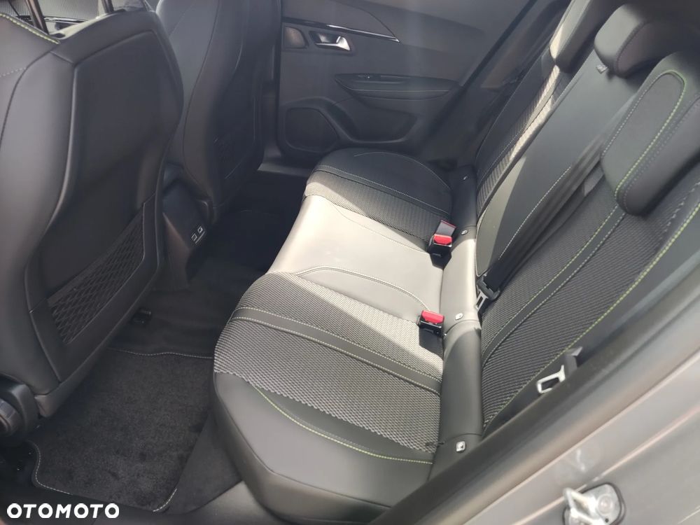 Peugeot 2008 Hybrid 145 e-DSC GT - 10
