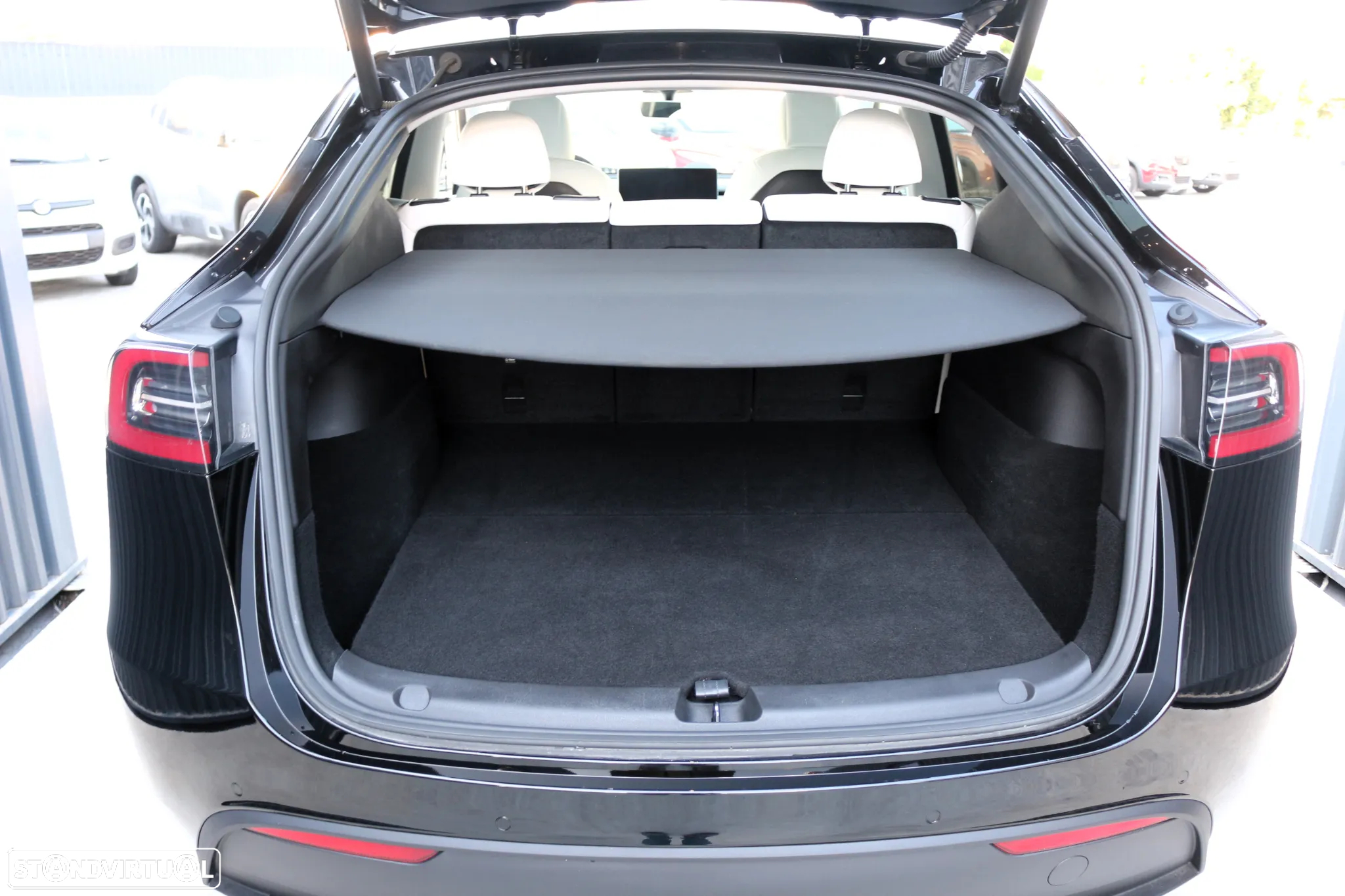 Tesla Model Y Long Range Dual Motor AWD - 20