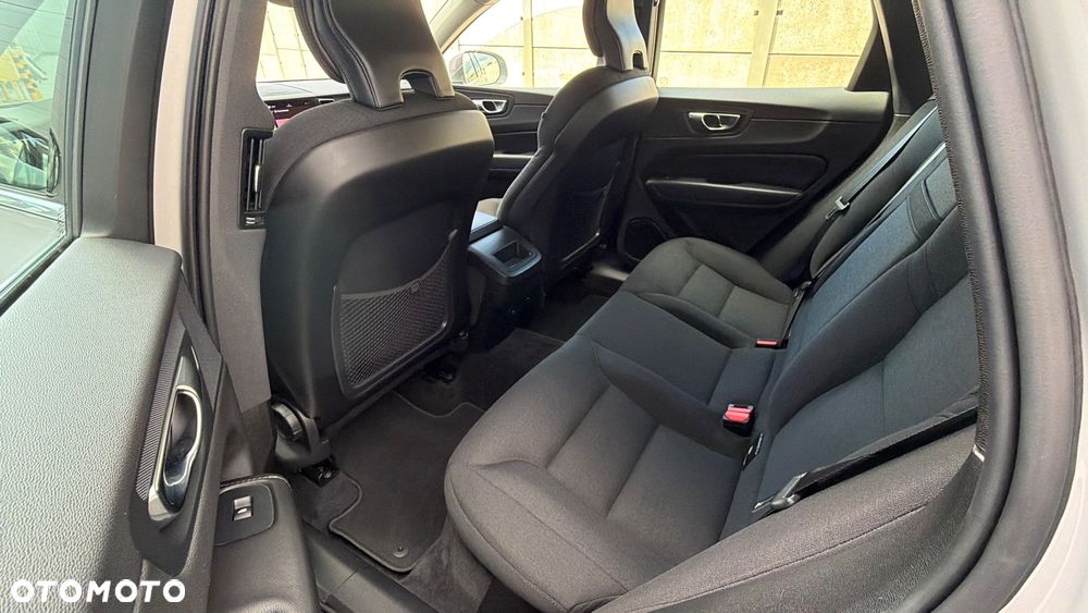 Volvo XC 60 B4 D AWD Geartronic Momentum Pro - 10