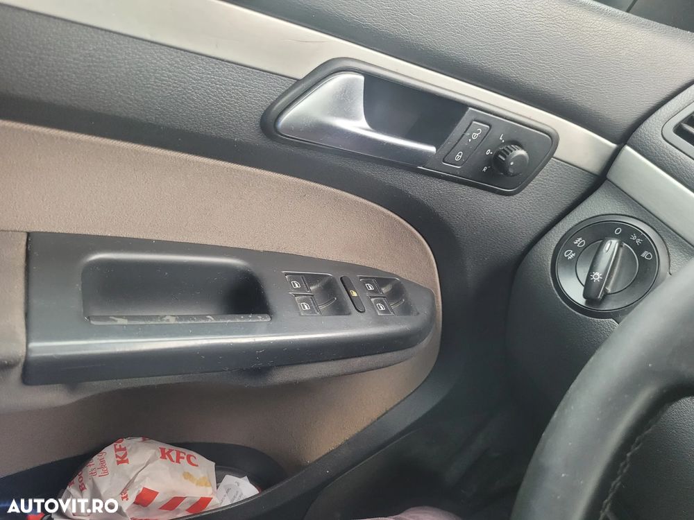 Volkswagen Touran 2.0 TDI DPF Highline - 9