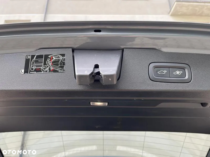 Volvo V60 B4 B R-Design - 19