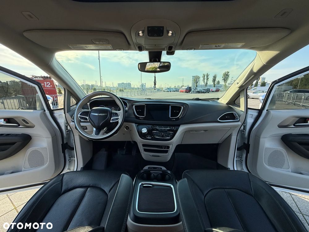 Chrysler Pacifica - 7