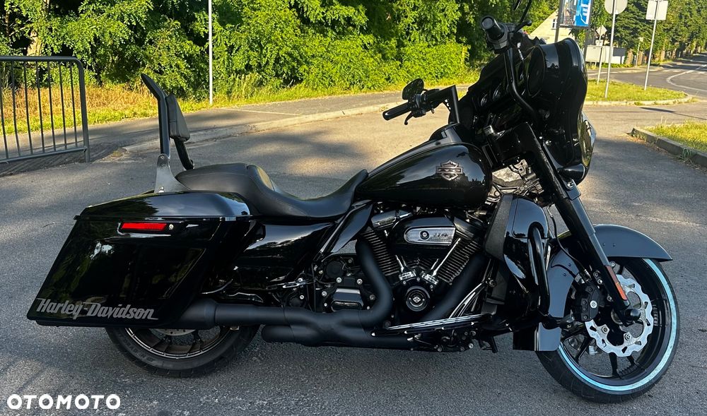 Harley-Davidson Touring Street Glide - 17