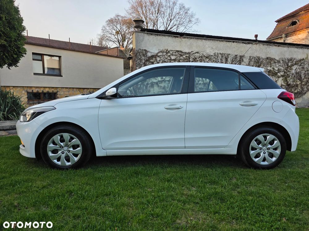 Hyundai i20 1.1 CRDi Classic + - 8