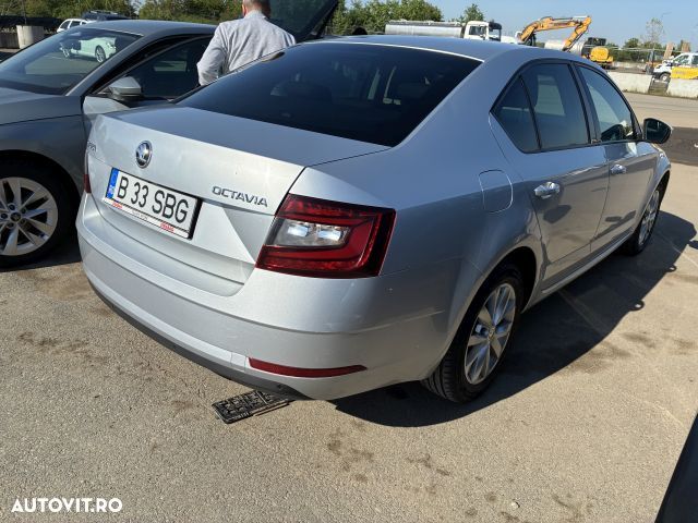 Skoda Octavia 2.0 TDI DSG Ambition - 3