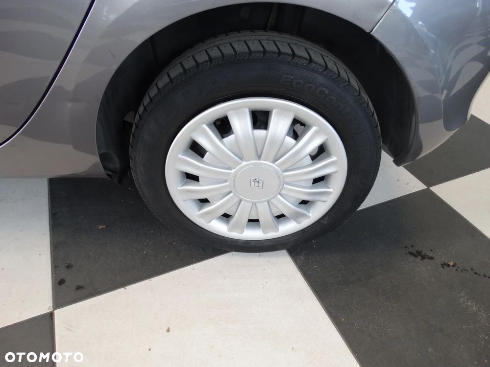 Renault Clio 1.2 16V Authentique - 8