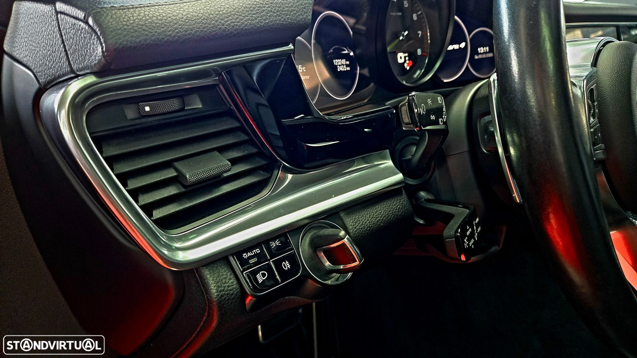 Porsche Panamera Sport Turismo 4 E-Hybrid - 13