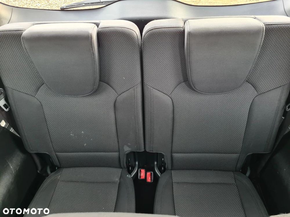 Kia Carens 1.7 CRDi 115 Dream-Team Edition - 35