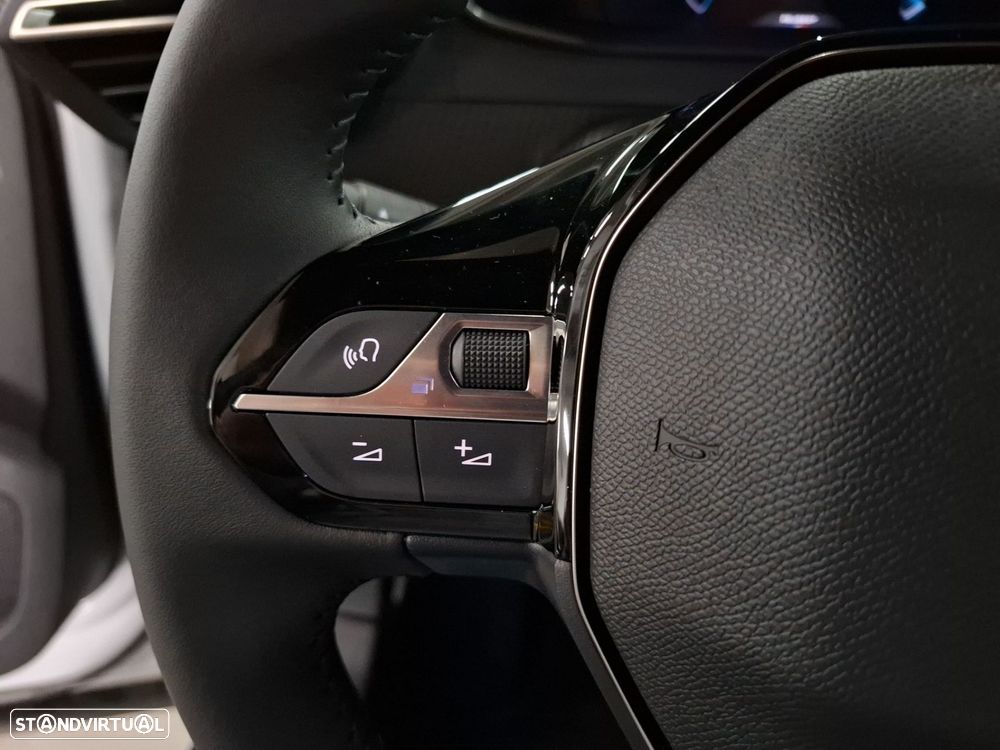 Peugeot 2008 1.2 PureTech Allure - 12