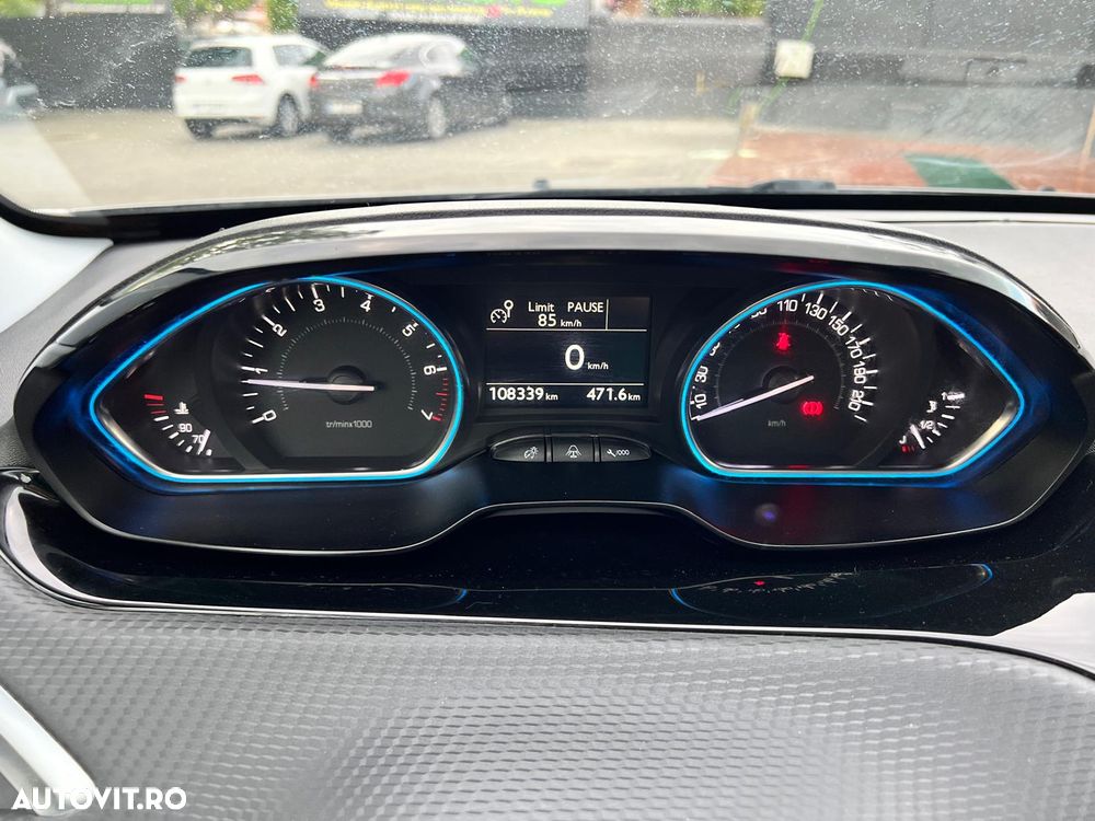 Peugeot 2008 1.2 L PureTech Turbo S&S Allure - 15
