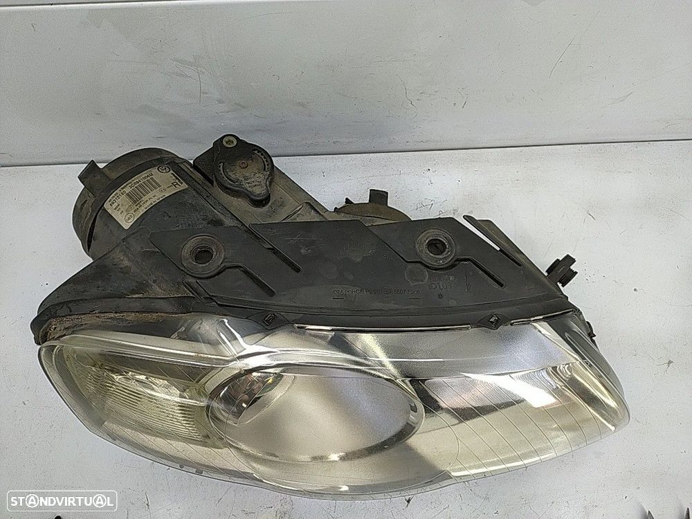 Farol Direito Volkswagen Passat Variant (3C5) - 3
