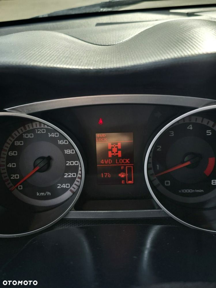 Mitsubishi Outlander - 32