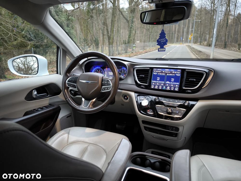 Chrysler Pacifica - 12