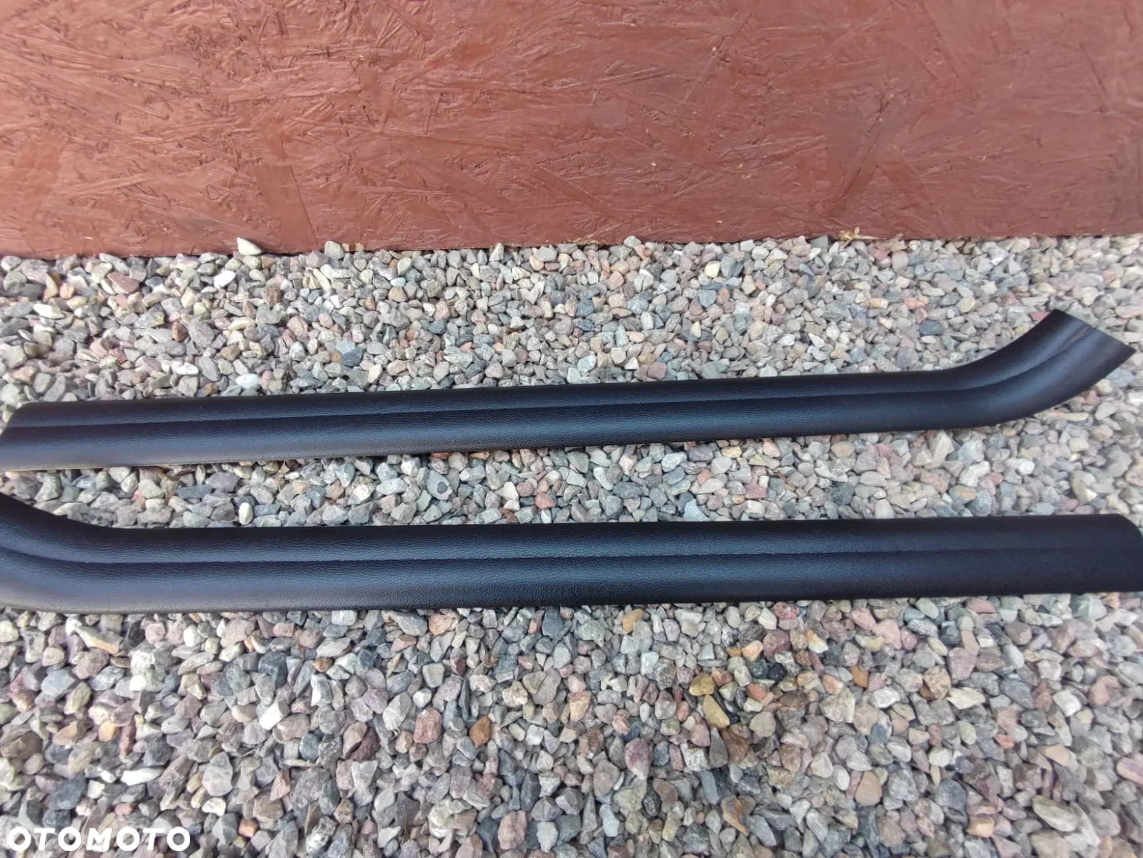 BMW E81 / E82 / E88. ORYGINALNE OSŁONY USZCZELEK DRZWI / NAKŁADKI PROGOWE CZARNE. O NR: 6 981 707 / 6 981 708 OEM. W BARDZO DOBRYM STANIE. - 7