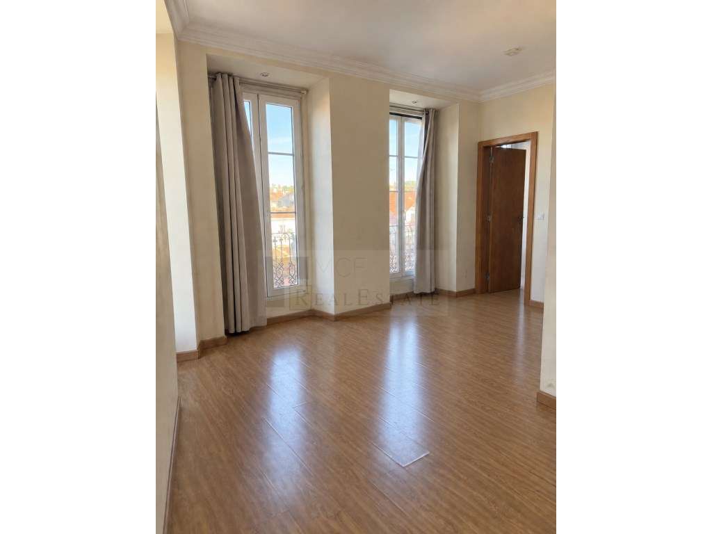 Apartamento T1 + 1 com sótão e luz natural na Rua da Oliveira ao Ca... - Grande imagem: 2/23