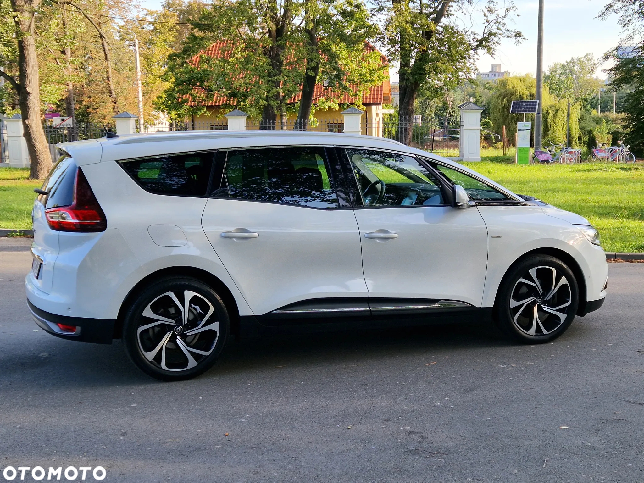 Renault Grand Scenic ENERGY TCe 130 BOSE EDITION - 11