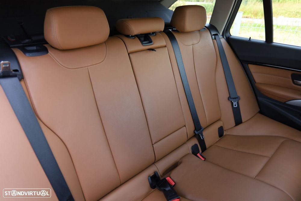 BMW 320 d Touring Line Luxury Auto - 16