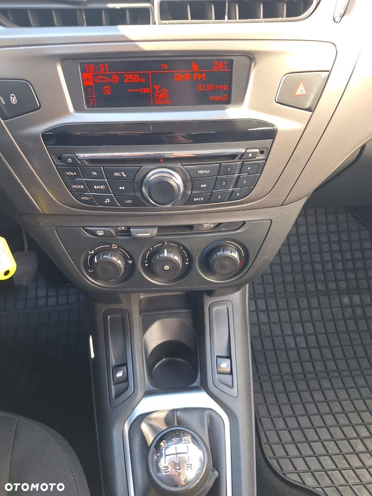 Peugeot 301 - 8