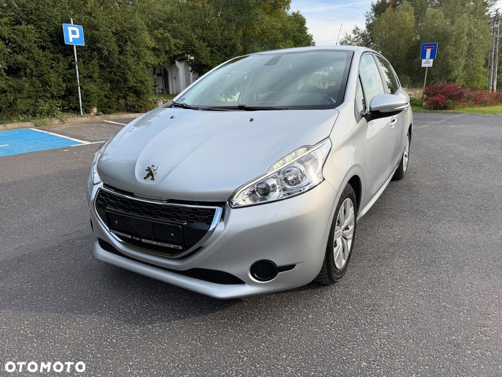 Peugeot 208 - 1