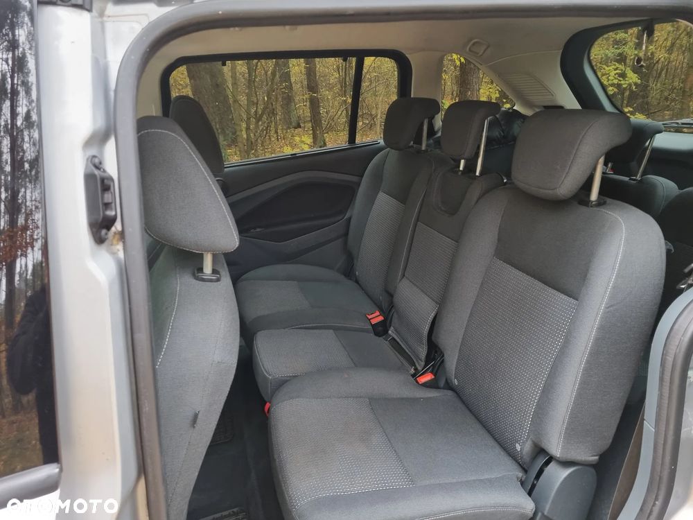 Ford Grand C-MAX - 12