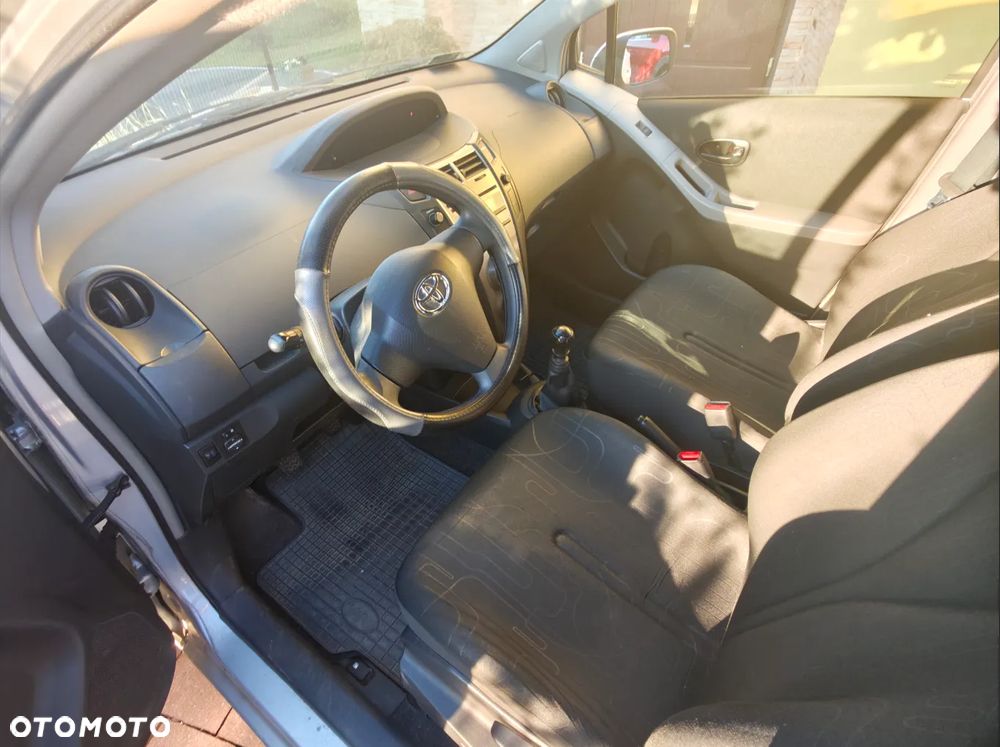 Toyota Yaris - 12