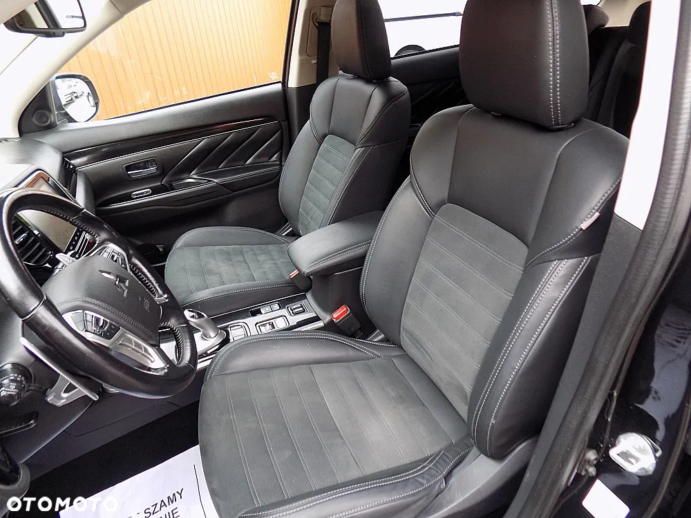 Mitsubishi Outlander 2.4 4WD Plug-In Hybrid Top - 18