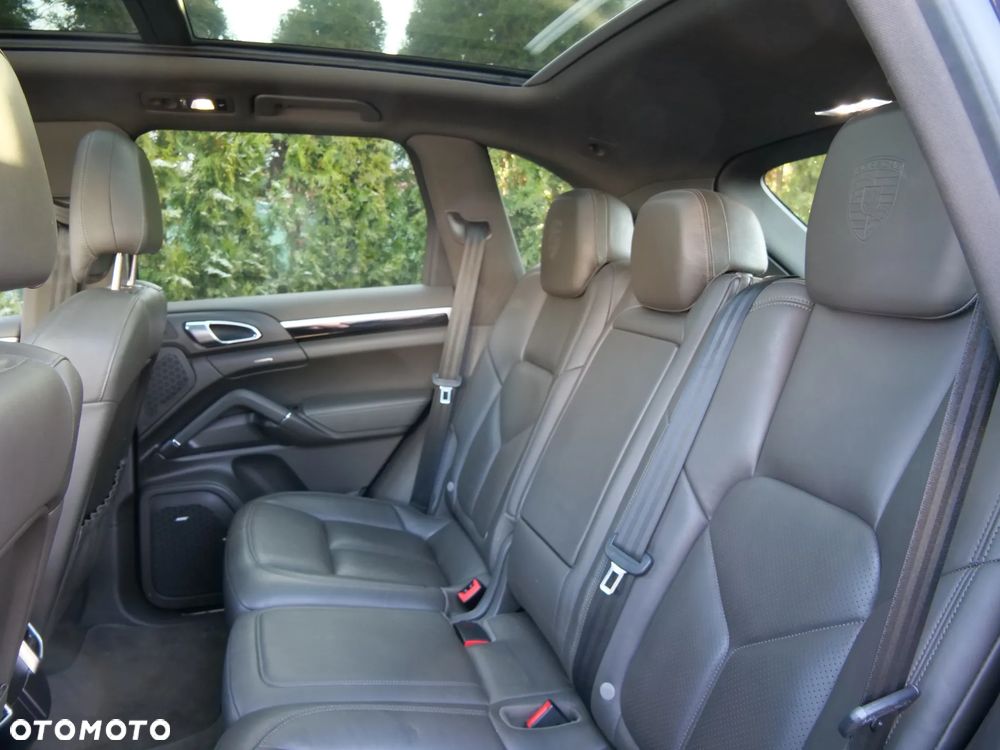 Porsche Cayenne Platinum Edition - 16
