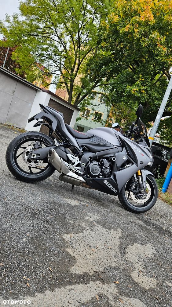 Suzuki GSX 1000 - 4