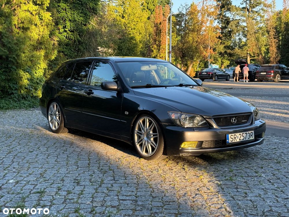 Lexus IS 300 Sport - 11