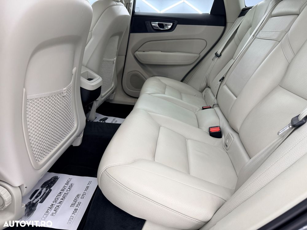 Volvo XC 60 B4 D AWD Geartronic Momentum Pro - 17