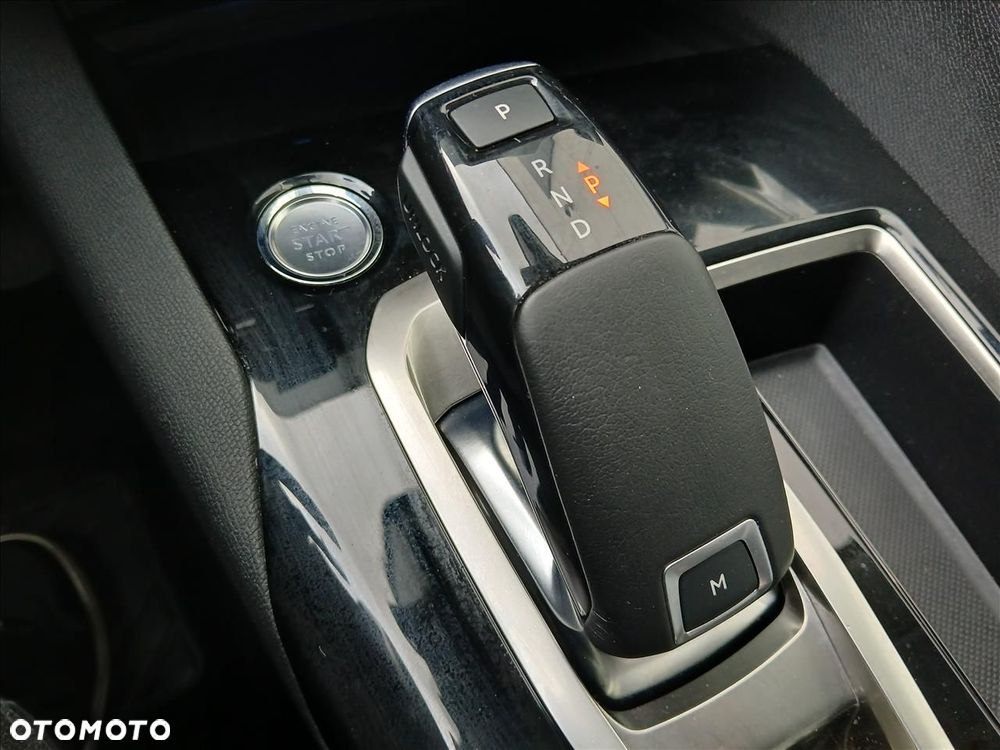 Peugeot 3008 1.6 PureTech GPF Allure S&S EAT8 - 17